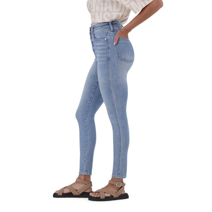 ZOE CONTOUR CURVY MID WASH SKINNY